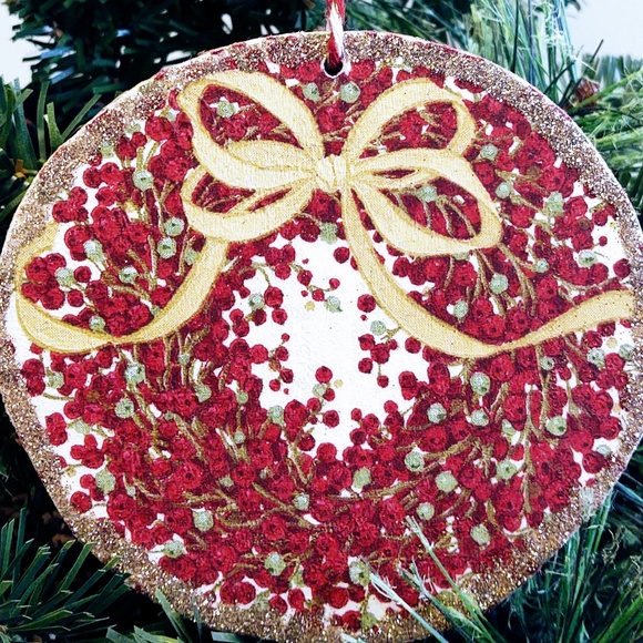 Hand Crafted Natural Wood Glitter Ornament Red Berry Wreath/Christmas Tree Decor - Picture 4 of 4